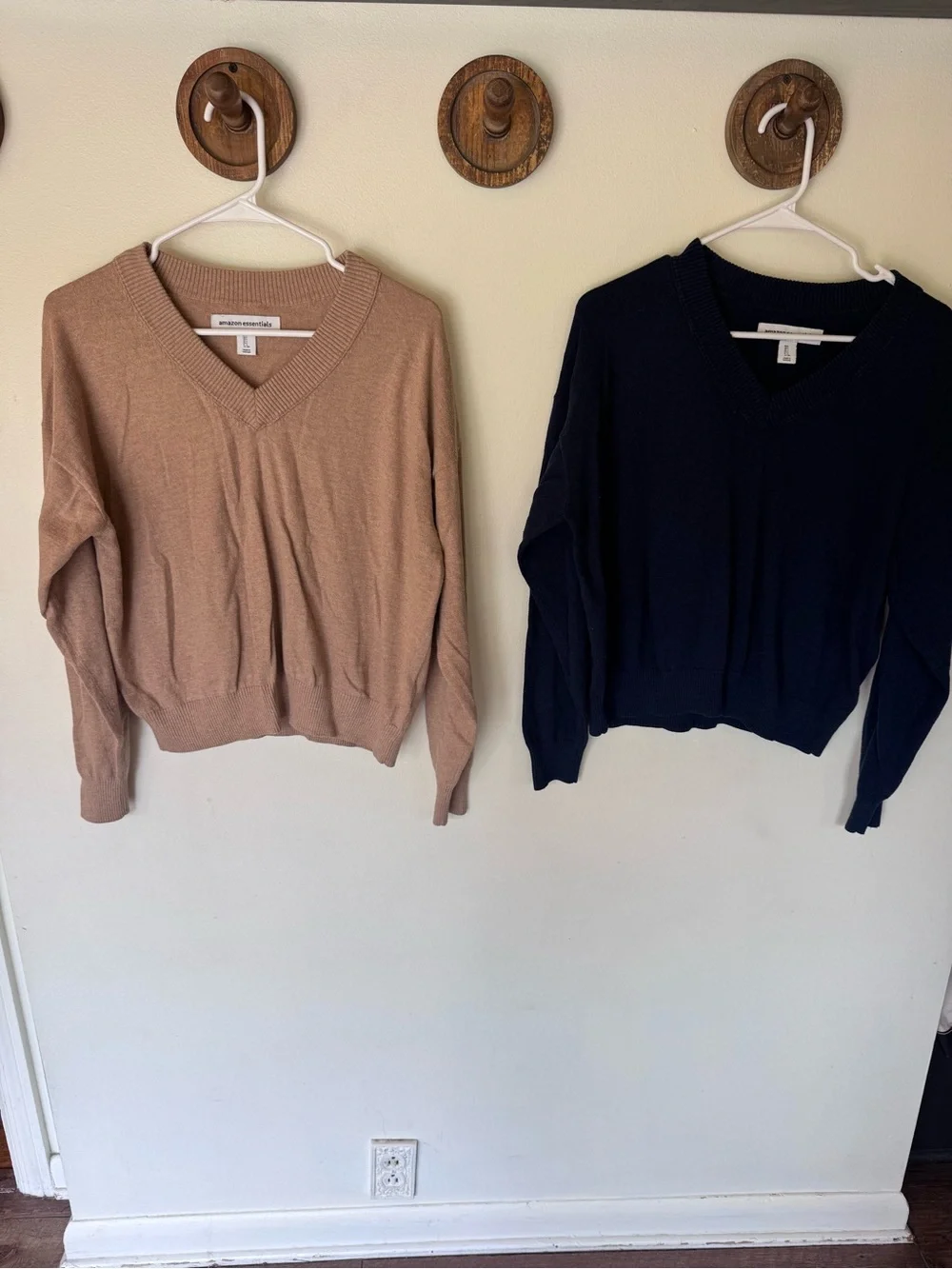 Amazon Essentials V-Neck crop Sweater in camel tan and Navy size large